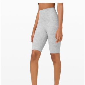 🍋🍋 Lululemon Align shorts